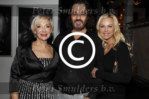 Aalsmeer 30 januari 2017
Nieuwjaarsreceptie Henk Geels in studio \'s Aalsmeer. Carla Geels met haar dochter Denise en haar partner Arjan Boon