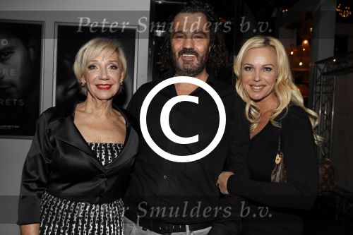 Aalsmeer 30 januari 2017
Nieuwjaarsreceptie Henk Geels in studio \'s Aalsmeer. Carla Geels met haar dochter Denise en haar partner Arjan Boon