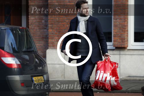 Amsterdam 15 januari 2017
Dexter van der Voorn de vriend van Eva Jinek doet boodschappen en gaat naar huis Eva