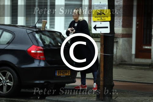 Amsterdam 30 januari 2017
Eva Jinek stapt met kop koffie in haar auto