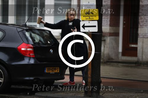 Amsterdam 30 januari 2017
Eva Jinek stapt met kop koffie in haar auto