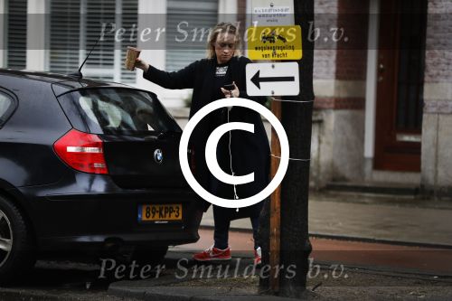Amsterdam 30 januari 2017
Eva Jinek stapt met kop koffie in haar auto