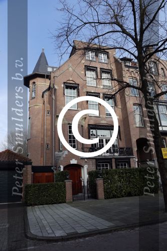 Amsterdam 18 januari 2017
Dit pand huis is waar  Frank Rijkaard en zijn vrouw Stephanie nu wonen. Het pand ligt aan het vondelpark