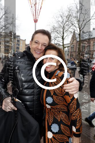 Amsterdam 29 januari 2017 
Surprise party Harry Mens vanwege zijn 70e verjaardag. Het werd gevierd op het leidse plein. Gerard Joling