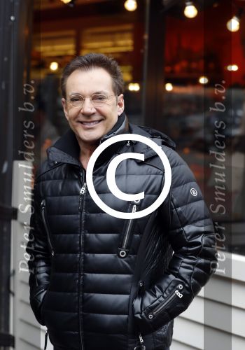 Amsterdam 29 januari 2017 
Surprise party Harry Mens vanwege zijn 70e verjaardag. Het werd gevierd op het leidse plein. Gerard Joling
