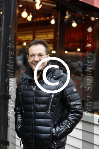 Amsterdam 29 januari 2017 
Surprise party Harry Mens vanwege zijn 70e verjaardag. Het werd gevierd op het leidse plein. Gerard Joling