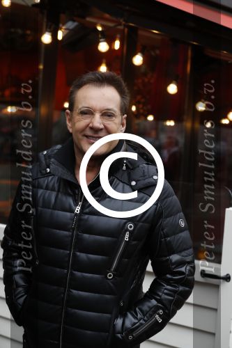 Amsterdam 29 januari 2017 
Surprise party Harry Mens vanwege zijn 70e verjaardag. Het werd gevierd op het leidse plein. Gerard Joling