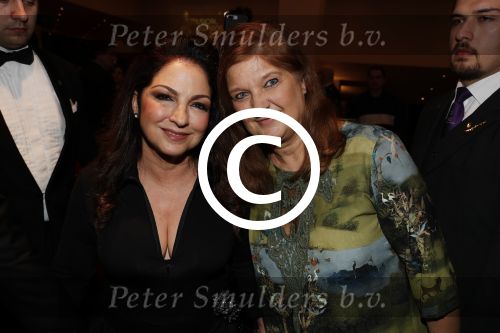 Utrecht 12 januari 2017
Uitreiking musical awards in het beatrixtheater. Gloria Estefan met man Emilio en Karin Riethoven en Menno
