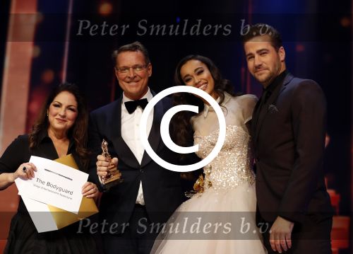 Utrecht 12 januari 2017
Uitreiking musical awards in het beatrixtheater. Gloria Estefan met Albert Gloria Estefan Albert Verlinde Romy Monteiro Dave Mantel