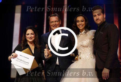 Utrecht 12 januari 2017
Uitreiking musical awards in het beatrixtheater. Gloria Estefan met Albert Gloria Estefan Albert Verlinde Romy Monteiro Dave Mantel