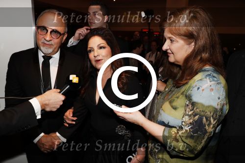 Utrecht 12 januari 2017
Uitreiking musical awards in het beatrixtheater. Gloria Estefan met man Emilio en Karin Riethoven en Menno