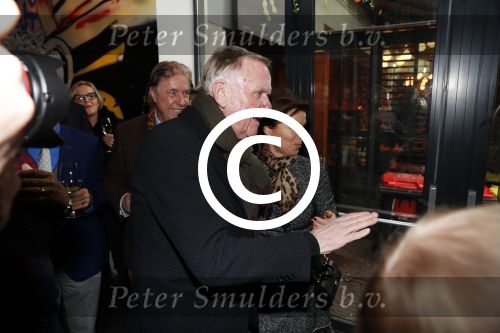 Amsterdam 29 januari 2017 
Surprise party Harry Mens vanwege zijn 70e verjaardag. Het werd gevierd op het leidse plein.