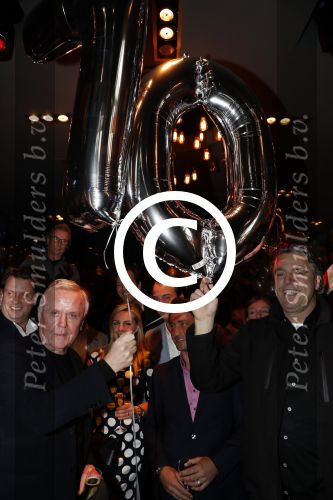 Amsterdam 29 januari 2017 
Surprise party Harry Mens vanwege zijn 70e verjaardag. Het werd gevierd op het leidse plein.
