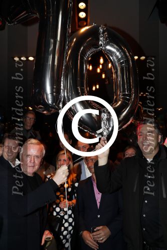 Amsterdam 29 januari 2017 
Surprise party Harry Mens vanwege zijn 70e verjaardag. Het werd gevierd op het leidse plein.