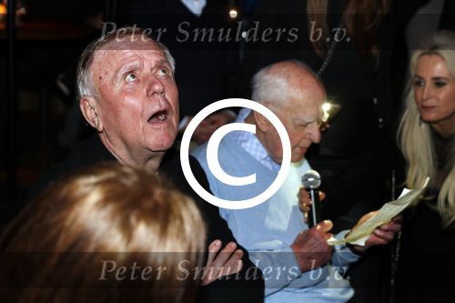 Amsterdam 29 januari 2017 
Surprise party Harry Mens vanwege zijn 70e verjaardag. Het werd gevierd op het leidse plein. Harry met zijn oudste vriend
