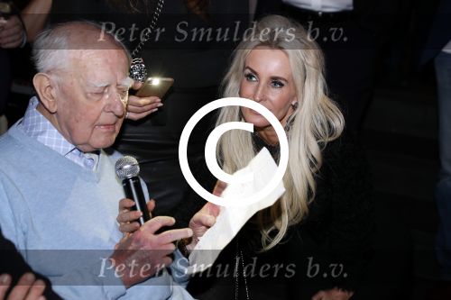 Amsterdam 29 januari 2017 
Surprise party Harry Mens vanwege zijn 70e verjaardag. Het werd gevierd op het leidse plein. Harry met zijn oudste vriend