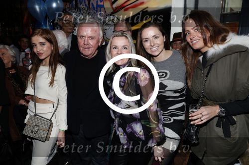 Amsterdam 29 januari 2017 
Surprise party Harry Mens vanwege zijn 70e verjaardag. Het werd gevierd op het leidse plein. Harry met zijn dochters vlnr Nour Suze Marlous en Sarah