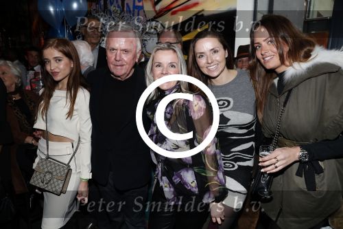Amsterdam 29 januari 2017 
Surprise party Harry Mens vanwege zijn 70e verjaardag. Het werd gevierd op het leidse plein. Harry met zijn dochters vlnr Nour Suze Marlous en Sarah