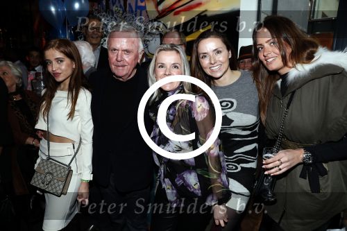Amsterdam 29 januari 2017 
Surprise party Harry Mens vanwege zijn 70e verjaardag. Het werd gevierd op het leidse plein. Harry met zijn dochters vlnr Nour Suze Marlous en Sarah