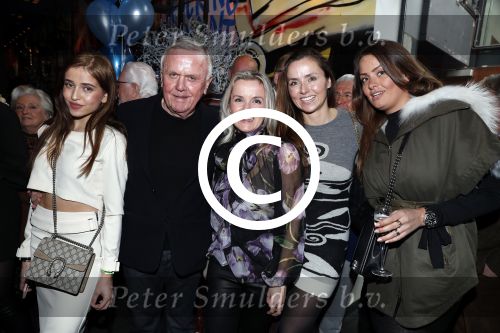 Amsterdam 29 januari 2017 
Surprise party Harry Mens vanwege zijn 70e verjaardag. Het werd gevierd op het leidse plein. Harry met zijn dochters vlnr Nour Suze Marlous en Sarah