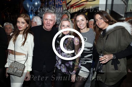 Amsterdam 29 januari 2017 
Surprise party Harry Mens vanwege zijn 70e verjaardag. Het werd gevierd op het leidse plein. Harry met zijn dochters vlnr Nour Suze Marlous en Sarah