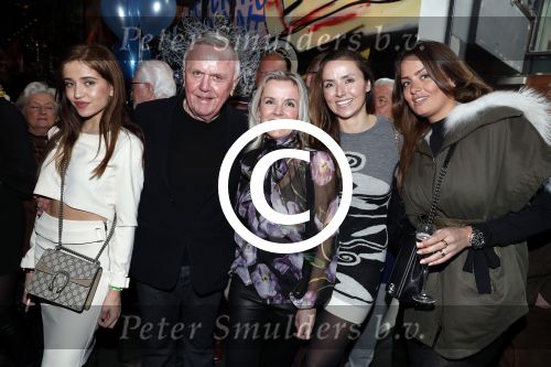 Amsterdam 29 januari 2017 
Surprise party Harry Mens vanwege zijn 70e verjaardag. Het werd gevierd op het leidse plein. Harry met zijn dochters vlnr Nour Suze Marlous en Sarah