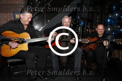 Amsterdam 29 januari 2017 
Surprise party Harry Mens vanwege zijn 70e verjaardag. Het werd gevierd op het leidse plein. Rosenberg Trio