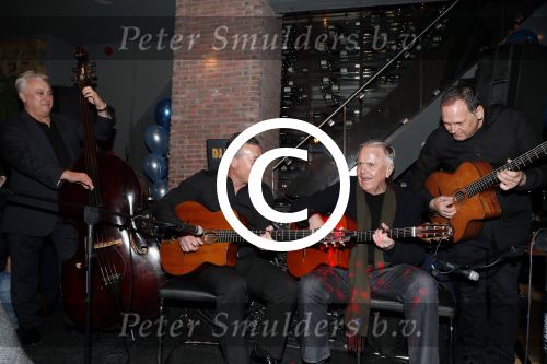 Amsterdam 29 januari 2017 
Surprise party Harry Mens vanwege zijn 70e verjaardag. Het werd gevierd op het leidse plein. Rosenberg Trio