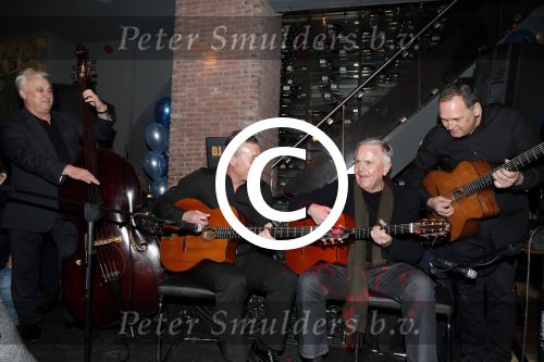 Amsterdam 29 januari 2017 
Surprise party Harry Mens vanwege zijn 70e verjaardag. Het werd gevierd op het leidse plein. Rosenberg Trio