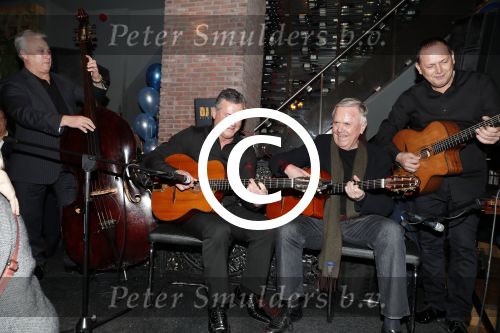 Amsterdam 29 januari 2017 
Surprise party Harry Mens vanwege zijn 70e verjaardag. Het werd gevierd op het leidse plein. Rosenberg Trio