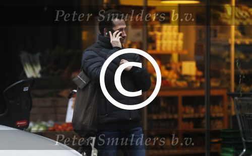 Amsterdam 24 januari 2017
Jacob Derwig bellend bij supermarkt