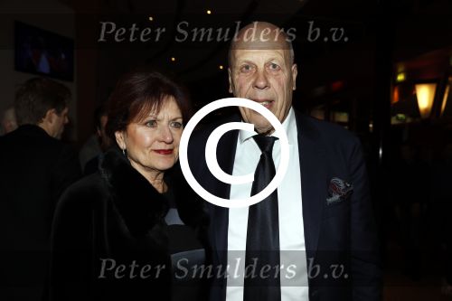 Hoorn 16 januari 2017
Premiere van FIFA Blatter, de val van de voetbalkeizer, in Schouwburg Het Park in Hoorn. Jan Smit met vrouw