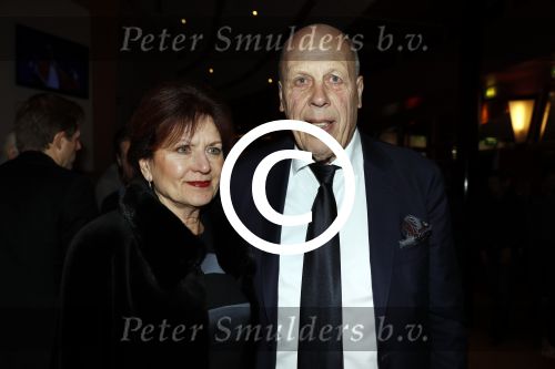 Hoorn 16 januari 2017
Premiere van FIFA Blatter, de val van de voetbalkeizer, in Schouwburg Het Park in Hoorn. Jan Smit met vrouw