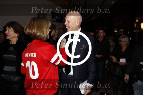 Hoorn 16 januari 2017
Premiere van FIFA Blatter, de val van de voetbalkeizer, in Schouwburg Het Park in Hoorn. Jan Smit met vrouw