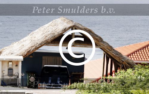 Curacao 30 december 2017
Jeroen Pauw heeft een carport voor zijn auto bij zijn huis gebouwd.