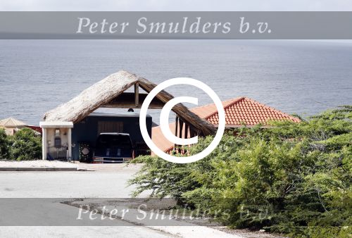 Curacao 30 december 2017
Jeroen Pauw heeft een carport voor zijn auto bij zijn huis gebouwd.