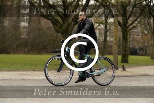 Amsterdam 31 januari 2017
Johnny Heitinga op zijn electriasche fiets in het vondelpark