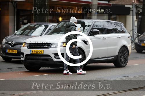 Amsterdam 30 januari 2017  
Lil Kleine in zijn nieuwe Range Rover sport. Hij koopt broodjes bij de hergo