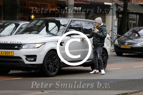 Amsterdam 30 januari 2017  
Lil Kleine in zijn nieuwe Range Rover sport. Hij koopt broodjes bij de hergo