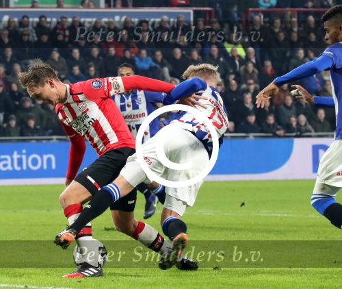 Eindhoven, 22 Januari 2017 
Kompetitiewedstrijd PSV-SC Heerenveen, eindstand 4-3
Luuk de Jong wprdt onderuit gehaald door Doke Schmidt, Penalty wordt gemist door Gaston Pereiro.