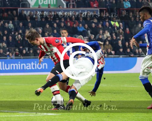 Eindhoven, 22 Januari 2017 
Kompetitiewedstrijd PSV-SC Heerenveen, eindstand 4-3
Luuk de Jong wprdt onderuit gehaald door Doke Schmidt, Penalty wordt gemist door Gaston Pereiro.