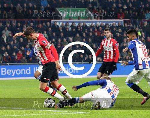 Eindhoven, 22 Januari 2017 
Kompetitiewedstrijd PSV-SC Heerenveen, eindstand 4-3
Luuk de Jong wprdt onderuit gehaald door Doke Schmidt, Penalty wordt gemist door Gaston Pereiro.