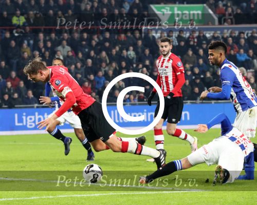 Eindhoven, 22 Januari 2017 
Kompetitiewedstrijd PSV-SC Heerenveen, eindstand 4-3
Luuk de Jong wprdt onderuit gehaald door Doke Schmidt, Penalty wordt gemist door Gaston Pereiro.