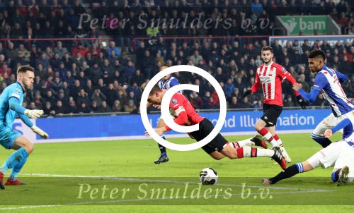 Eindhoven, 22 Januari 2017 
Kompetitiewedstrijd PSV-SC Heerenveen, eindstand 4-3
Luuk de Jong wprdt onderuit gehaald door Doke Schmidt, Penalty wordt gemist door Gaston Pereiro.