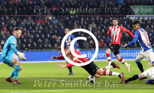 Eindhoven, 22 Januari 2017 
Kompetitiewedstrijd PSV-SC Heerenveen, eindstand 4-3
Luuk de Jong wprdt onderuit gehaald door Doke Schmidt, Penalty wordt gemist door Gaston Pereiro.