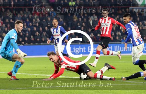 Eindhoven, 22 Januari 2017 
Kompetitiewedstrijd PSV-SC Heerenveen, eindstand 4-3
Luuk de Jong wprdt onderuit gehaald door Doke Schmidt, Penalty wordt gemist door Gaston Pereiro.