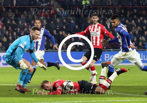 Eindhoven, 22 Januari 2017 
Kompetitiewedstrijd PSV-SC Heerenveen, eindstand 4-3
Luuk de Jong wprdt onderuit gehaald door Doke Schmidt, Penalty wordt gemist door Gaston Pereiro.