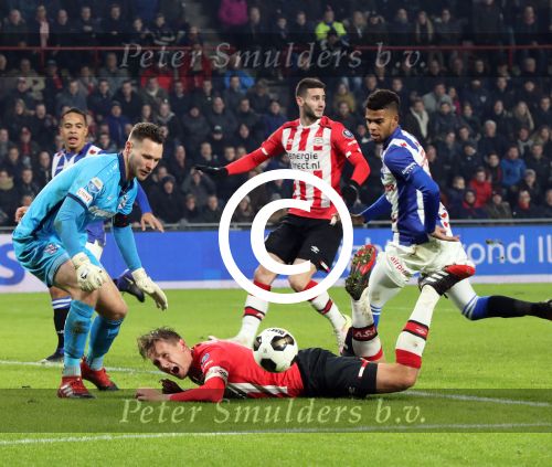 Eindhoven, 22 Januari 2017 
Kompetitiewedstrijd PSV-SC Heerenveen, eindstand 4-3
Luuk de Jong wprdt onderuit gehaald door Doke Schmidt, Penalty wordt gemist door Gaston Pereiro.