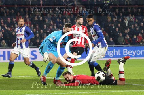 Eindhoven, 22 Januari 2017 
Kompetitiewedstrijd PSV-SC Heerenveen, eindstand 4-3
Luuk de Jong wprdt onderuit gehaald door Doke Schmidt, Penalty wordt gemist door Gaston Pereiro.