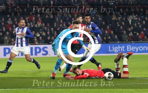 Eindhoven, 22 Januari 2017 
Kompetitiewedstrijd PSV-SC Heerenveen, eindstand 4-3
Luuk de Jong wprdt onderuit gehaald door Doke Schmidt, Penalty wordt gemist door Gaston Pereiro.